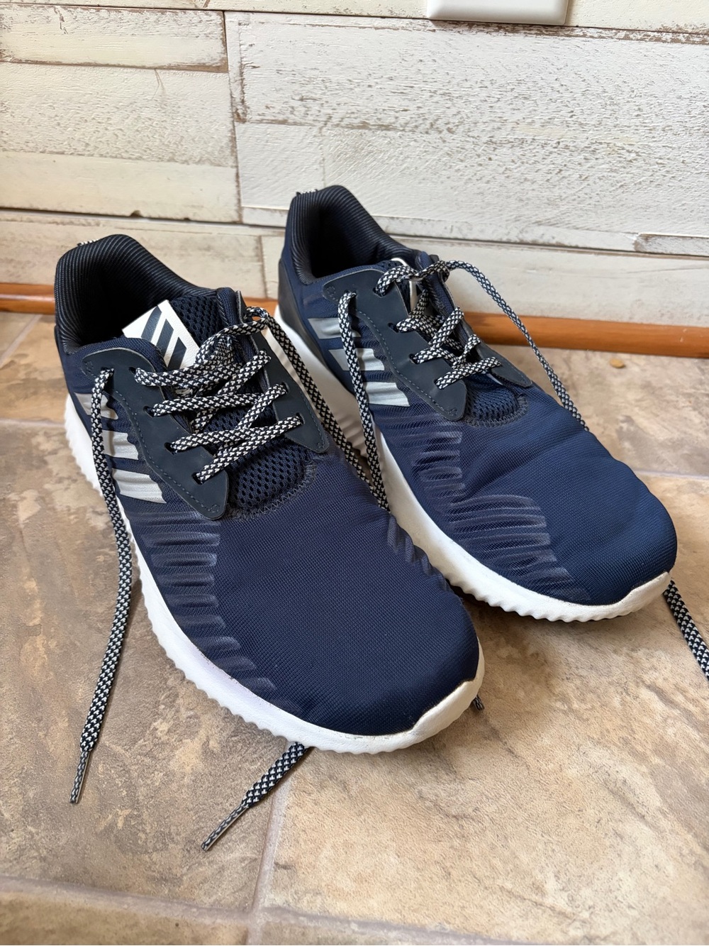 Adidas Men’s Navy Athletic Sneakers size 10 alpha bounce - Picture 2 of 5